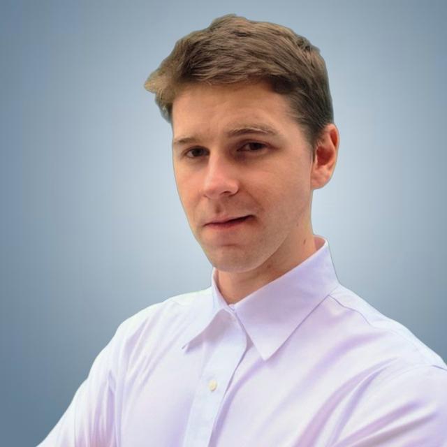 That's me. Portrait of Matti Langbeen smiling at the camera